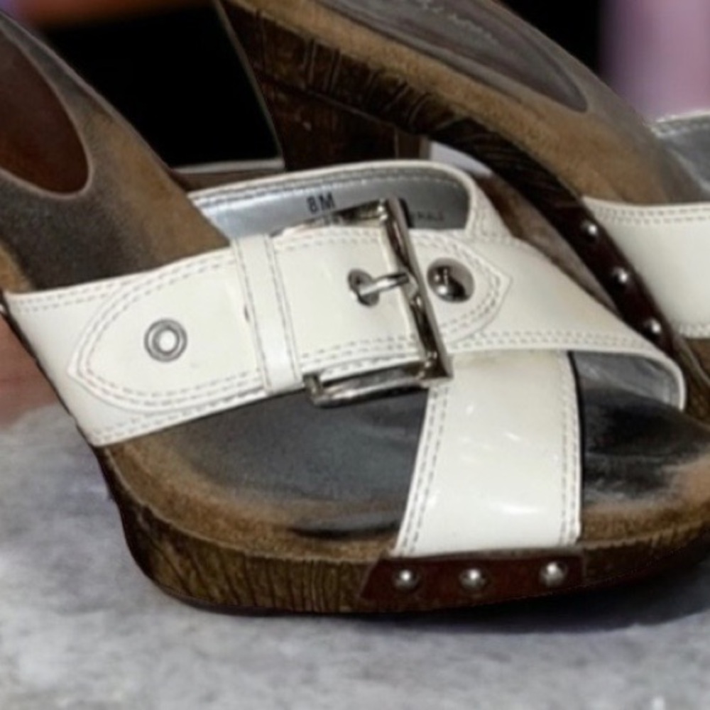 Mia Brown Women's Cream Heeled Mules - Picture 7 of 7